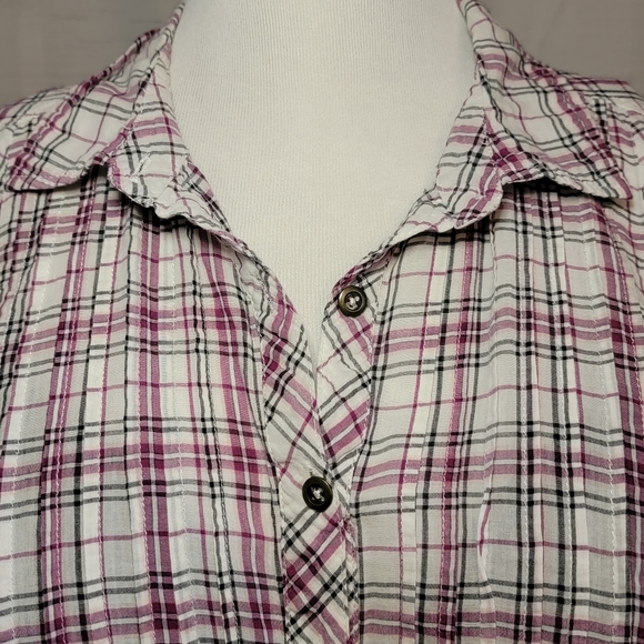 Torrid Grey & Pink Empire Top - Size 1X - Picture 3 of 5